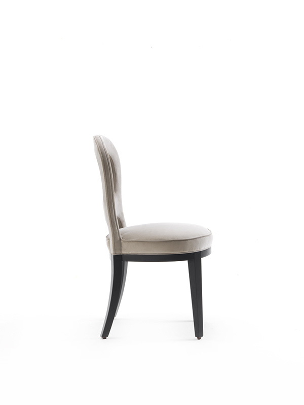 02-sedia-legno-imbottita-elegante-vista-laterale