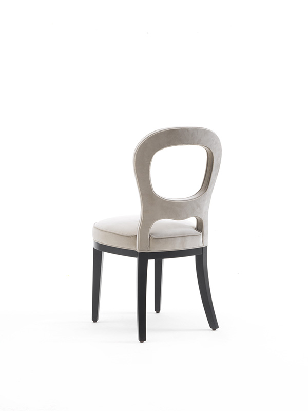 03-sedia-legno-imbottita-elegante-vista-posteriore