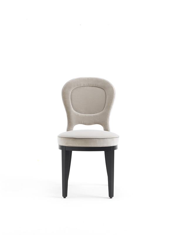 06-sedia-legno-imbottita-elegante-vistafrontale