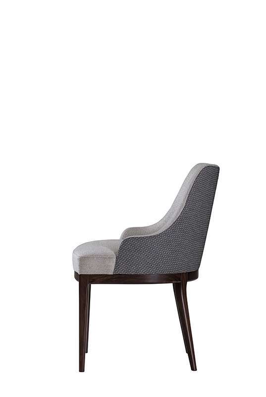 07-sedia-legno-tessuto-grigio-laterale