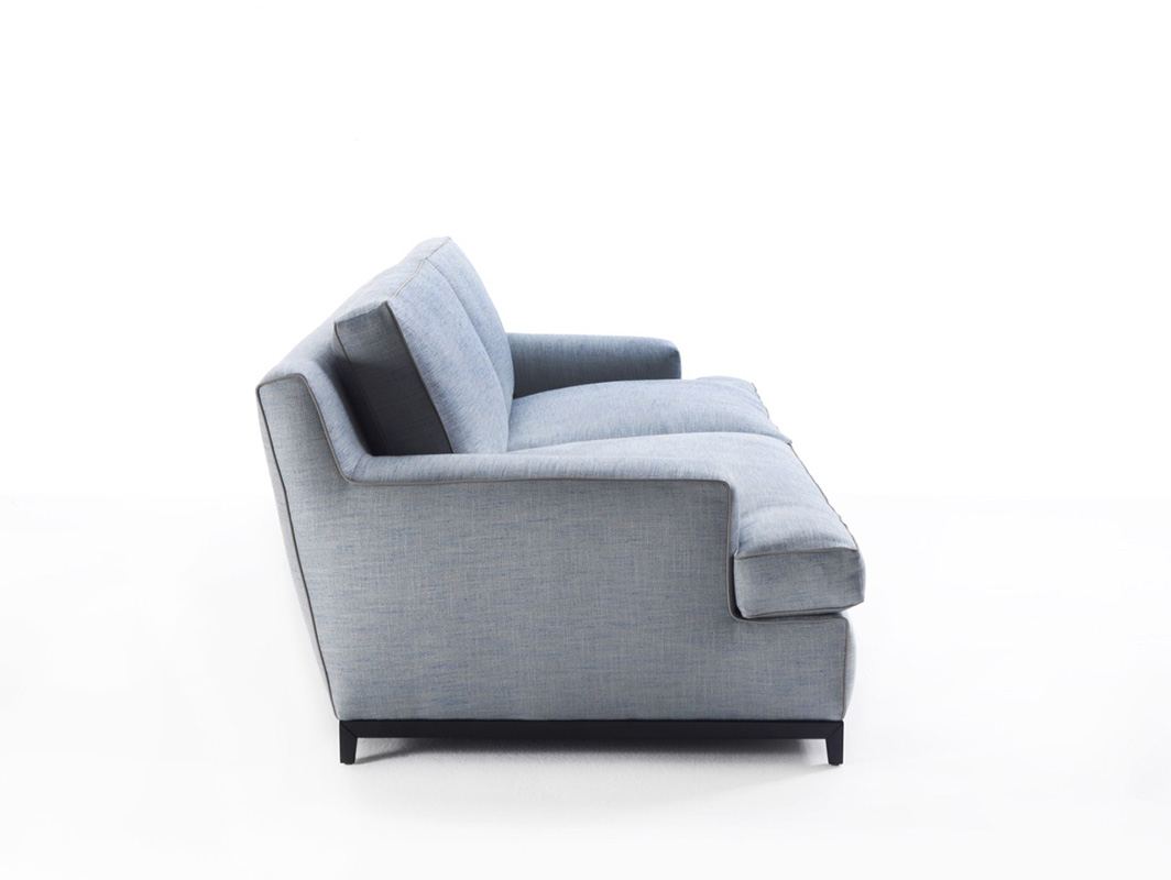 15-divano-sala-soggiorno-cuscini-elegante-azzurro-vistalaterale