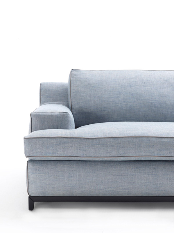 18-divano-sala-soggiorno-cuscini-elegante-azzurro-dettaglio