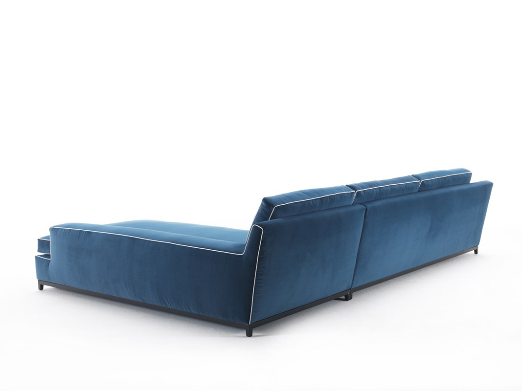24-divano-sala-soggiorno-cuscini-elegante-velluto-blu-vistaposteriore